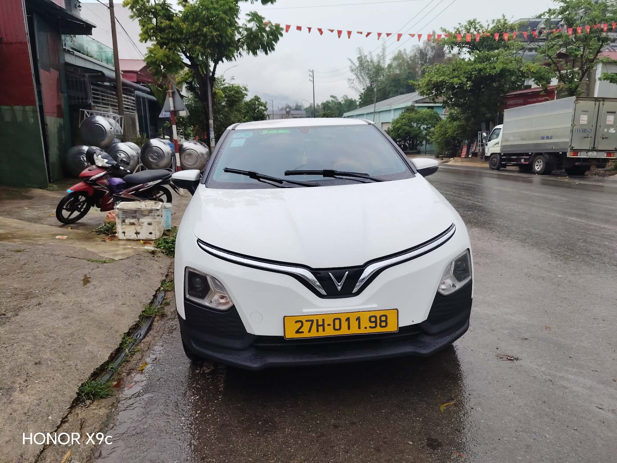 Xe VinFast VF5 nhìn đối diện - Taxi Tuần Giáo